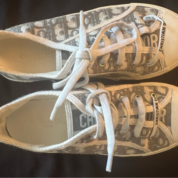 Walk-N-Dior Sneakers Size 8 - Picture 2 of 7